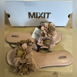 NIB Mixit Women's Floral Tan Sandals